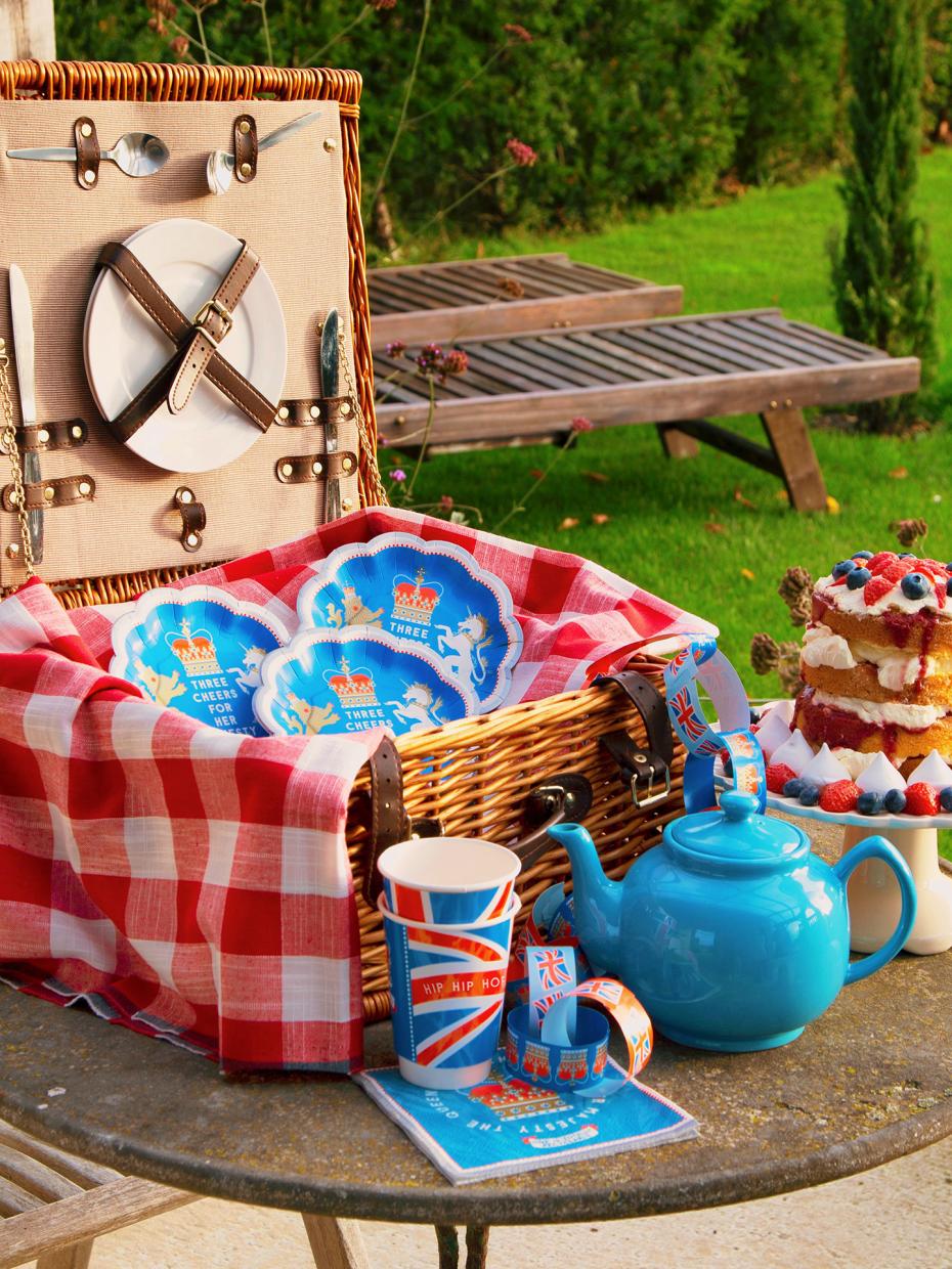 A jubilee picnic including Talking Tables paper plates, napkins, paper chains and world's first hot cup.